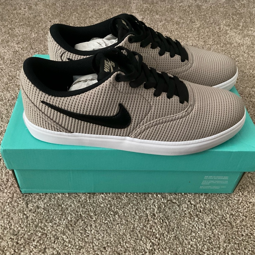 Nike Solar Canvas Men's Beige and Black Sneakers